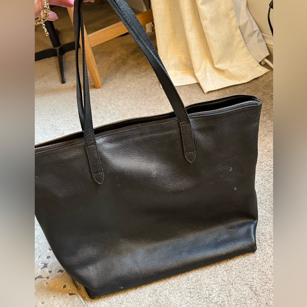 Cuyana Classic Black Leather Zipper Tote